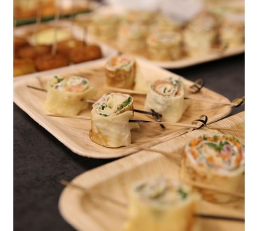 Neliönmuotoiset lautaset palmunlehdestä